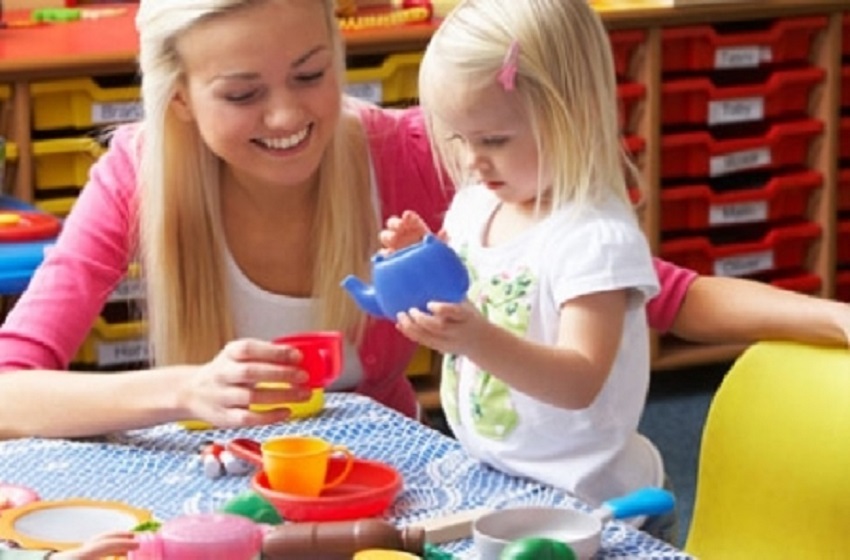 إيربسيت.. جليسة أطفال تصلك بالضغط على زر